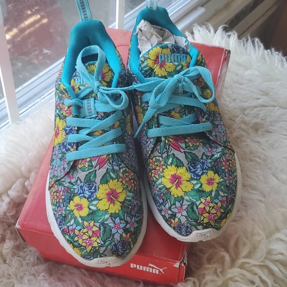 Puma Shoes - Floral color Pumas size 8.5